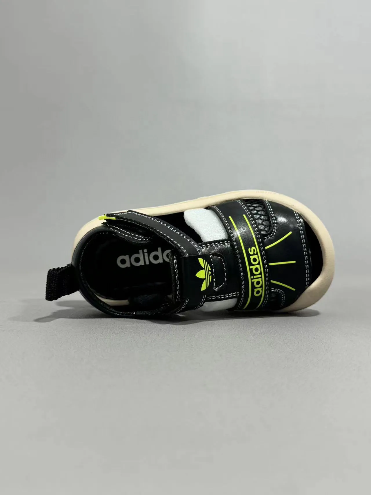 Adidas Niños Verde Oliva y Beige Sandalias Casuales 11