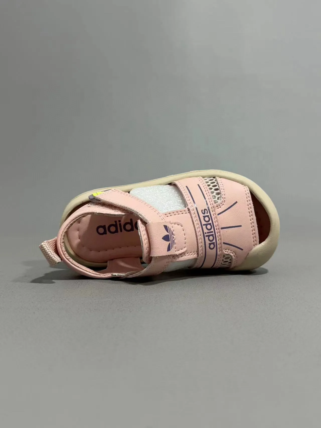 Adidas Niños Verde Oliva y Beige Sandalias Casuales 21