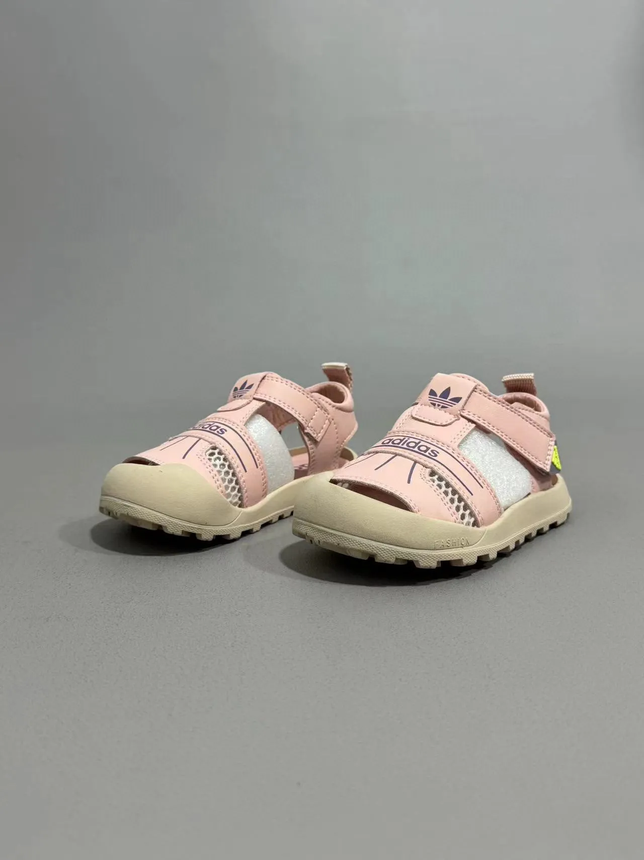 Adidas Niños Verde Oliva y Beige Sandalias Casuales 22