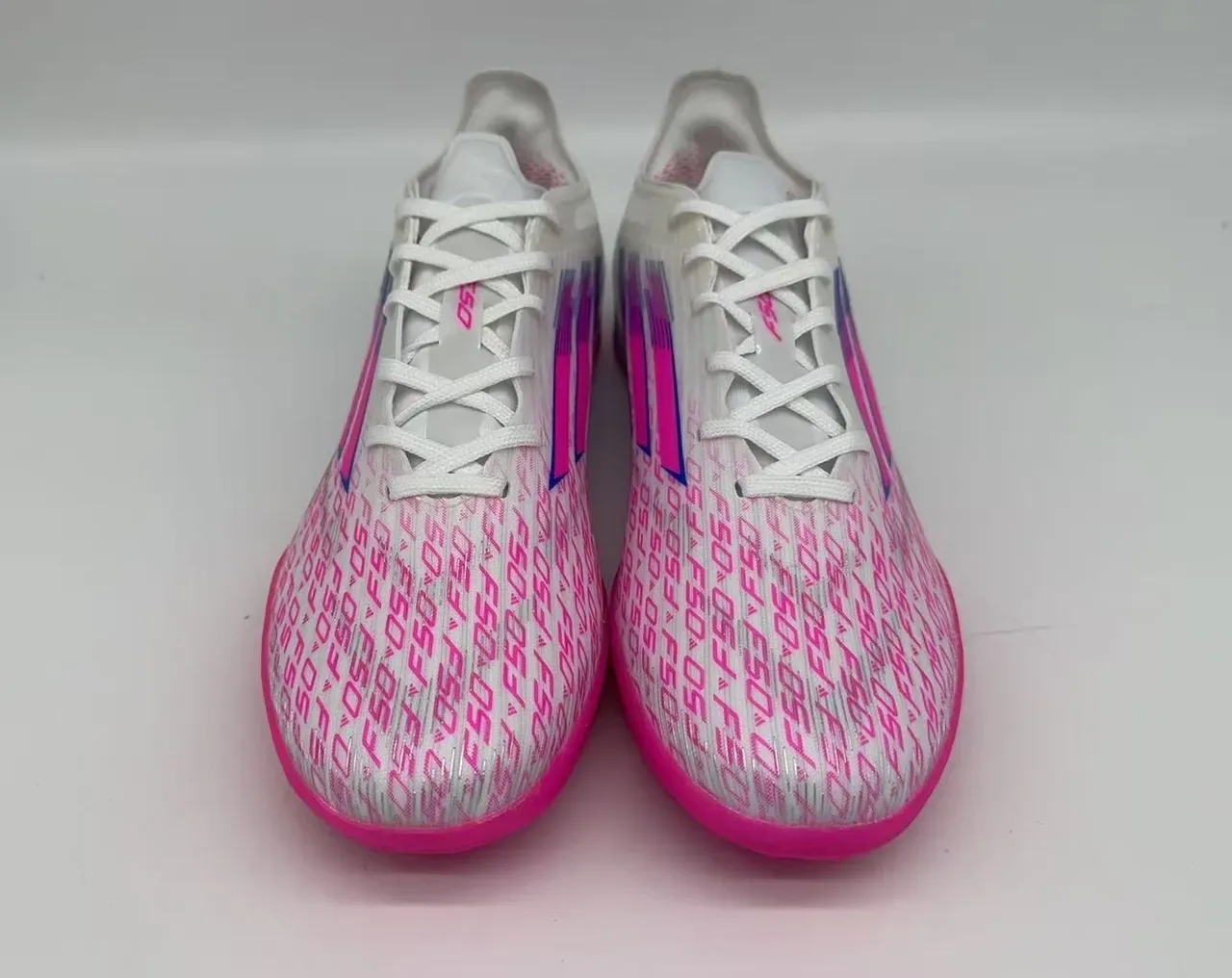 Adidas Liga Branco Rosa Low-Cut Upper Sintético Studs Conicos Moldados Grama Artificial Sapatos de Futebol 11