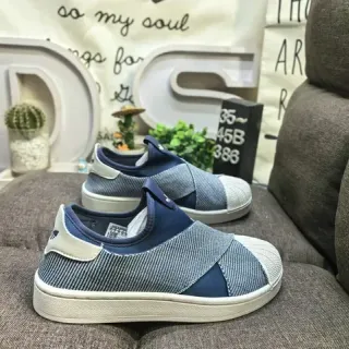 Adidas حذاء رياضي أزرق بحري slip-on بألواح محبكة
