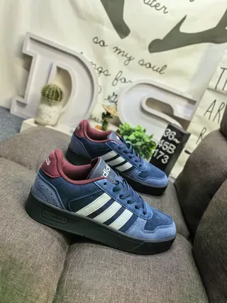 Adidas 海军蓝粉色低帮麂皮和纺织面料生活式运动鞋 9