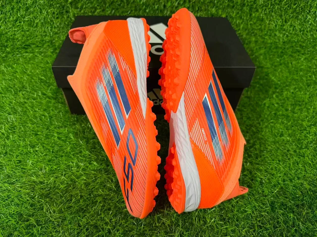 Adidas Chaussures de football Turf orange navy low-cut upper synthétique studs coniques 9