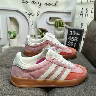 Adidas وردي برتقالي منخفض سويد ونسيج علوي أسلوب حياة حذاء رياضي