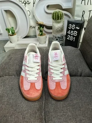 Adidas وردي برتقالي منخفض سويد ونسيج علوي أسلوب حياة حذاء رياضي 10