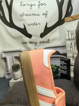 Adidas 粉色白色无鞋带的玛丽珍轮廓Velcro鞋带闭合生活方式运动鞋 3
