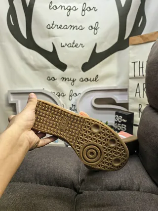 Adidas 粉色白色无鞋带的玛丽珍轮廓Velcro鞋带闭合生活方式运动鞋 4