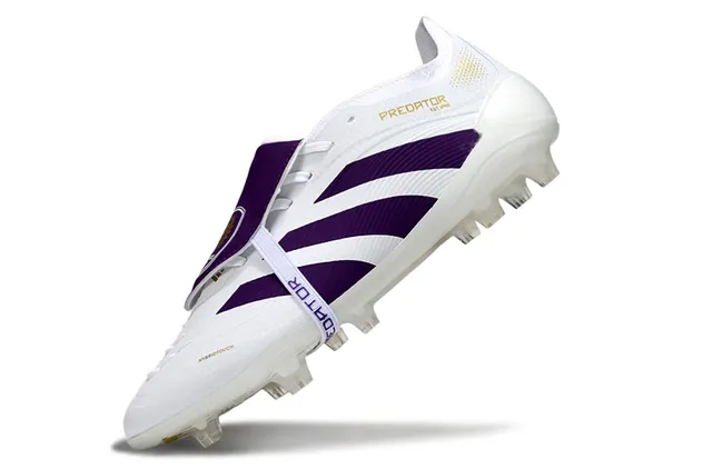 Adidas Predator Chaussures de football blanc pourpre à tige basse avec upper moulé superposition de trois bandes sur terre ferme 3