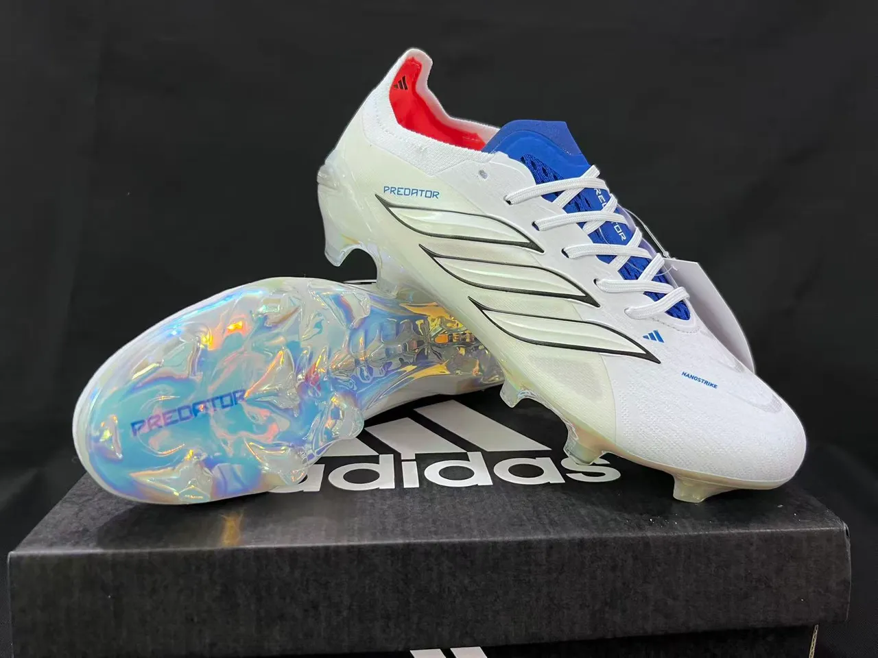 Adidas Predator Blanc Argenté Supérieur Synthétique Rayures Métalliques 3-Stripes Firm-Ground Chaussures de Football 2