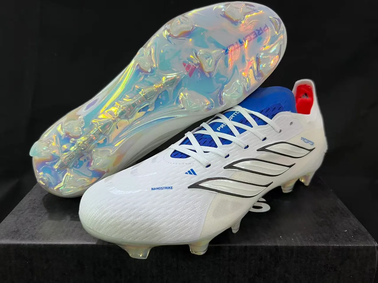 Adidas Predator Blanc Argenté Supérieur Synthétique Rayures Métalliques 3-Stripes Firm-Ground Chaussures de Football 3