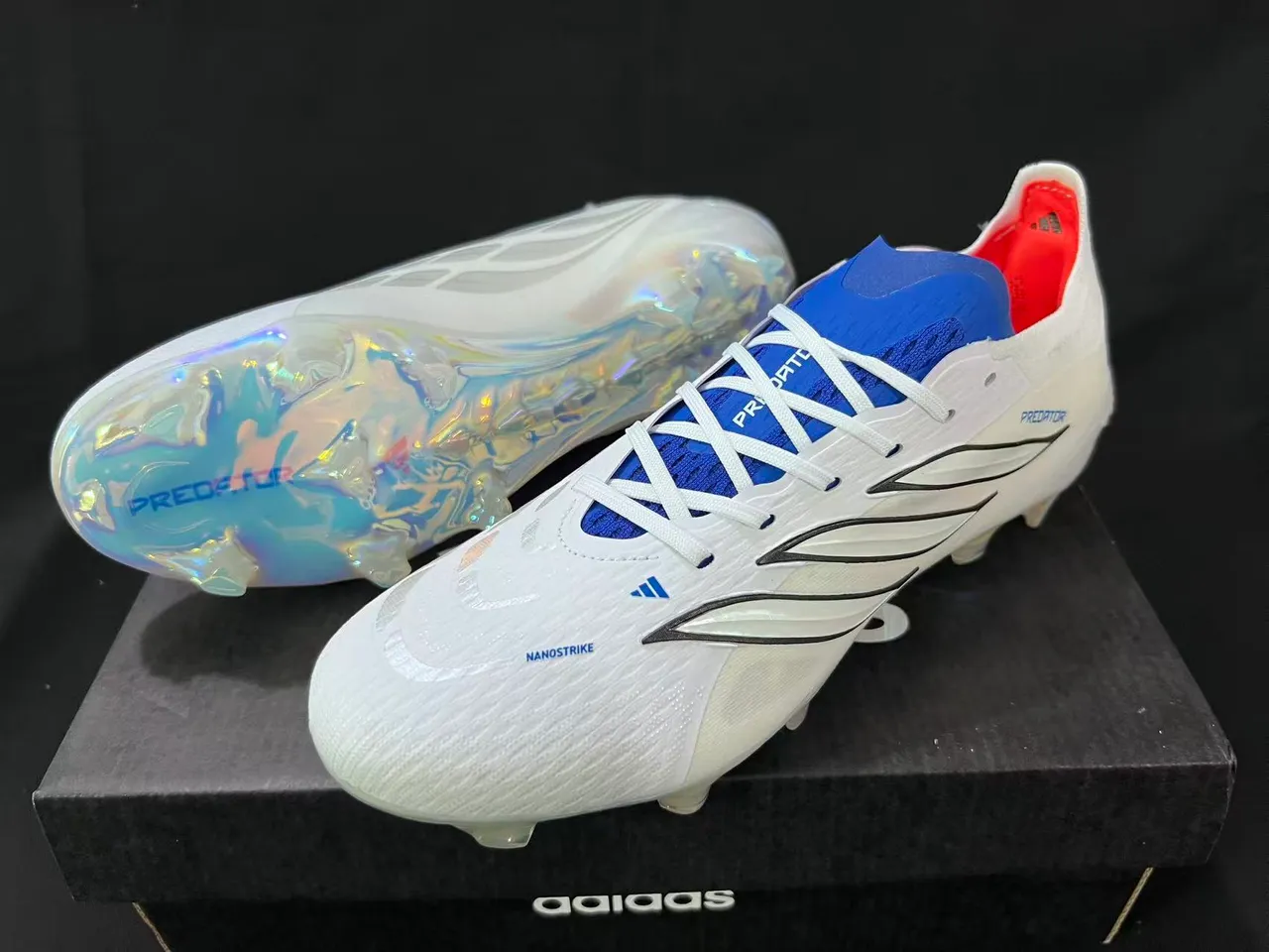 Adidas Predator Blanc Argenté Supérieur Synthétique Rayures Métalliques 3-Stripes Firm-Ground Chaussures de Football 4