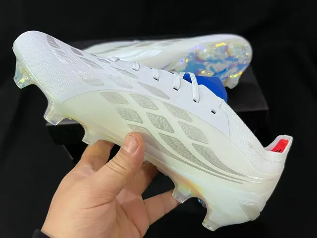Adidas Predator Blanc Argenté Supérieur Synthétique Rayures Métalliques 3-Stripes Firm-Ground Chaussures de Football 7
