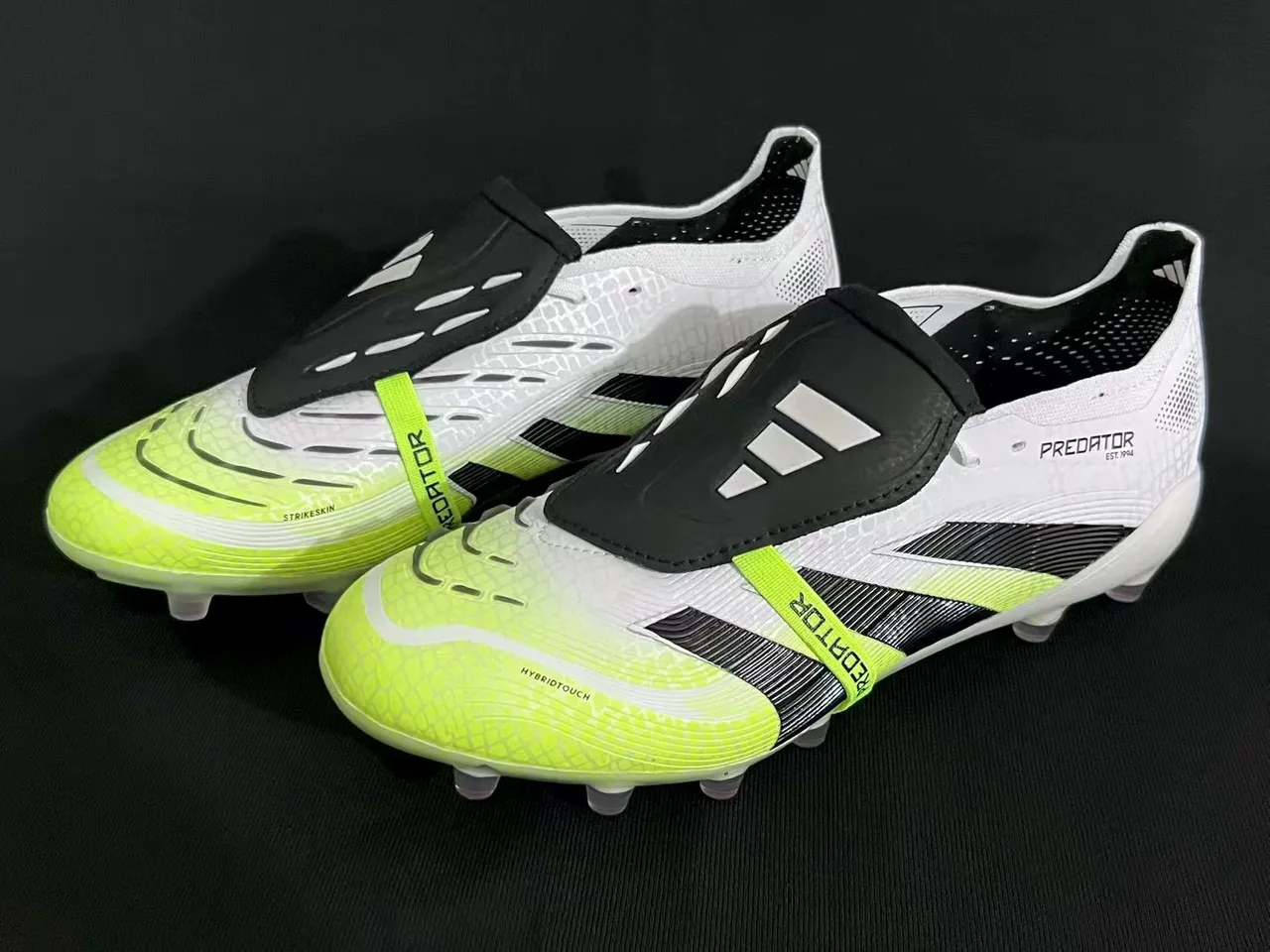 Adidas Predator أصفر أبيض بدون أربطة إغلاق حزام نيون أعلى هجين لمس أرضية صلبة أحذية كرة القدم 2