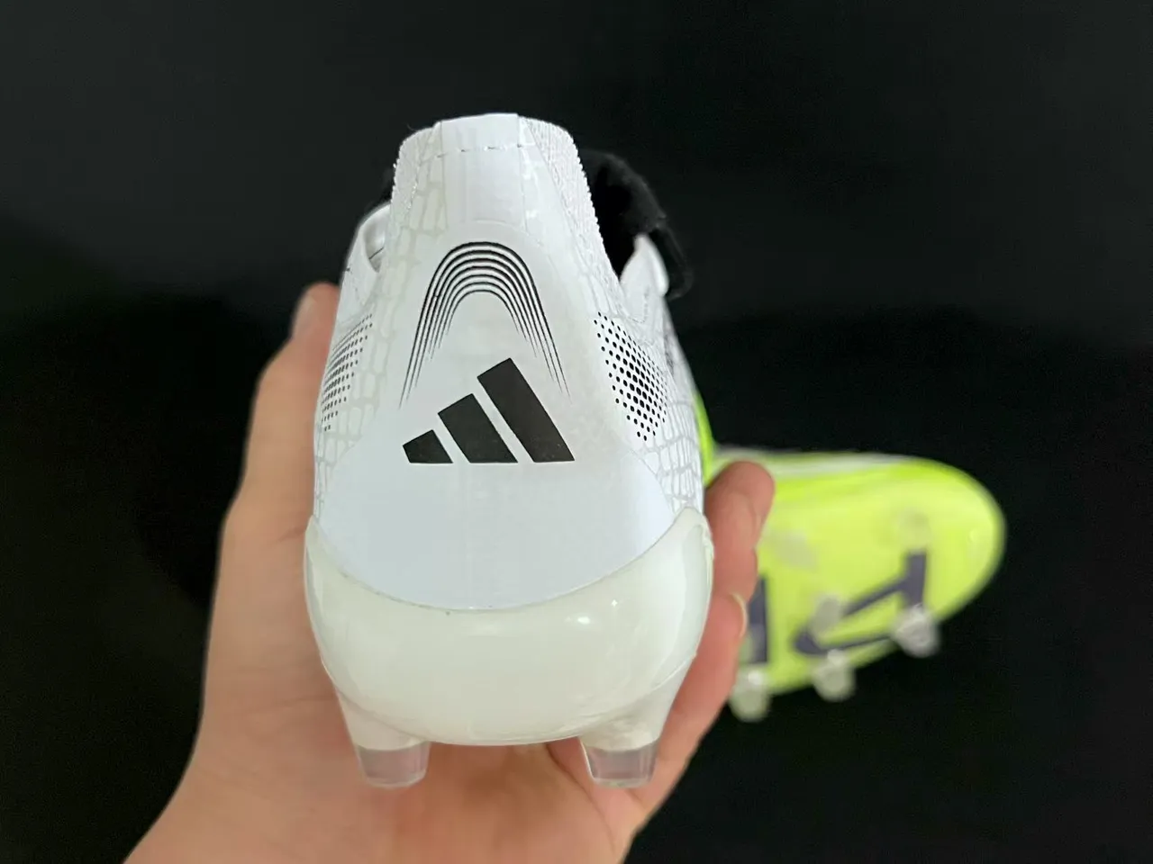 Adidas Predator أصفر أبيض بدون أربطة إغلاق حزام نيون أعلى هجين لمس أرضية صلبة أحذية كرة القدم 4