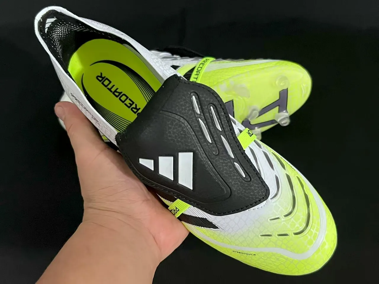 Adidas Predator أصفر أبيض بدون أربطة إغلاق حزام نيون أعلى هجين لمس أرضية صلبة أحذية كرة القدم 6