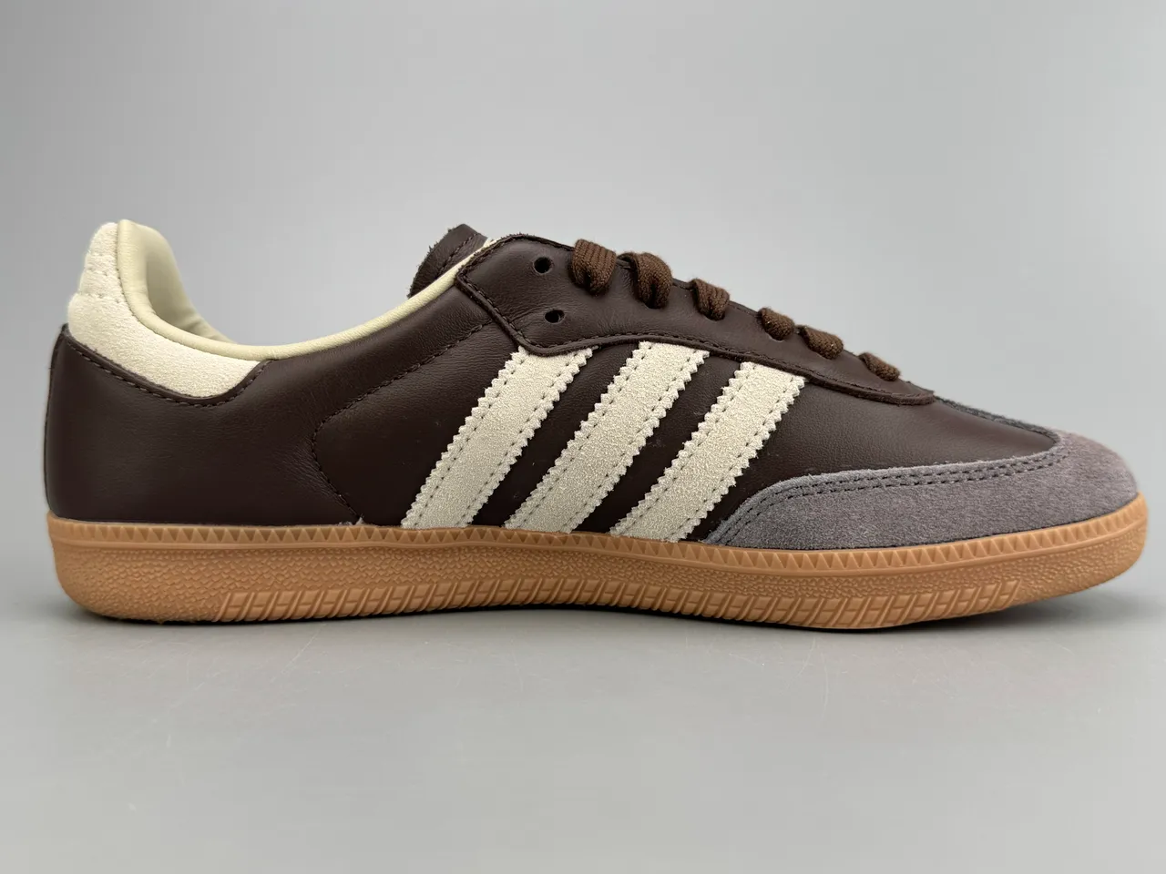 Adidas Samba حذاء رياضي بني وبيج جلد وسويدي لايف ستايل 6