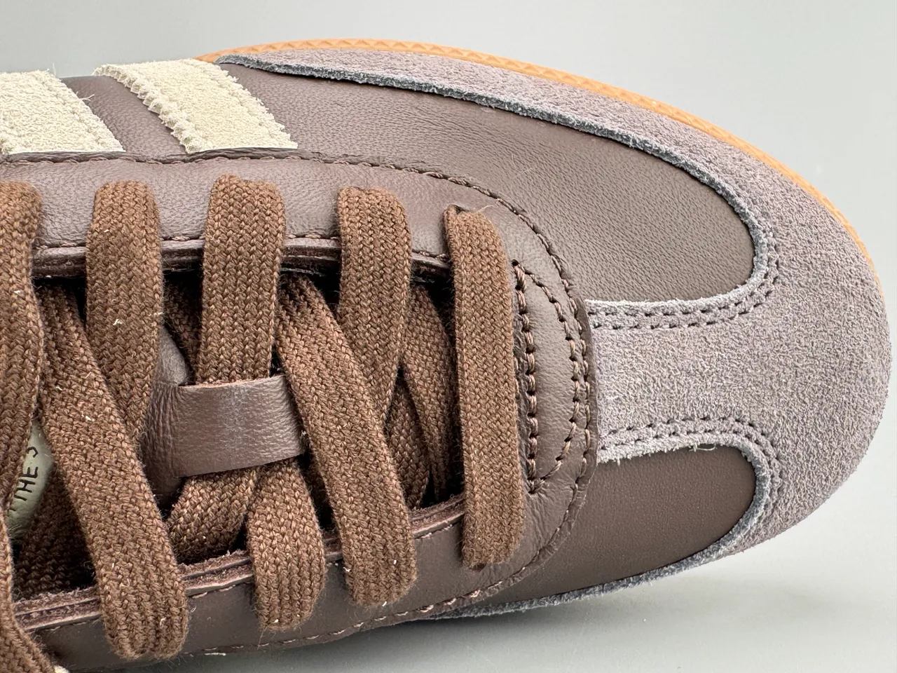 Adidas Samba حذاء رياضي بني وبيج جلد وسويدي لايف ستايل 8
