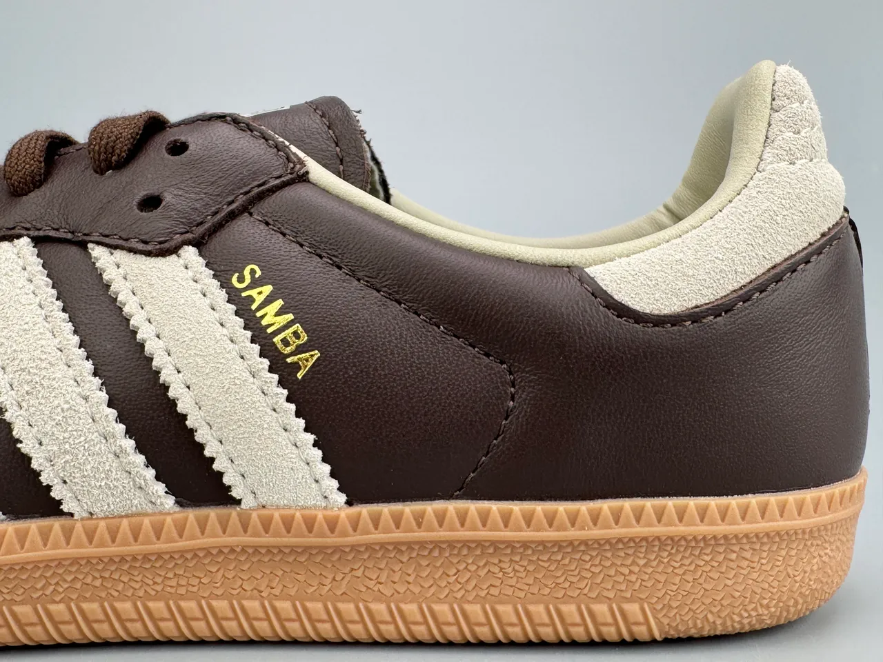 Adidas Samba حذاء رياضي بني وبيج جلد وسويدي لايف ستايل 9