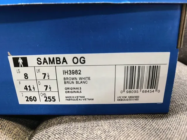 Adidas Samba 棕色和白色生活方式运动鞋 2