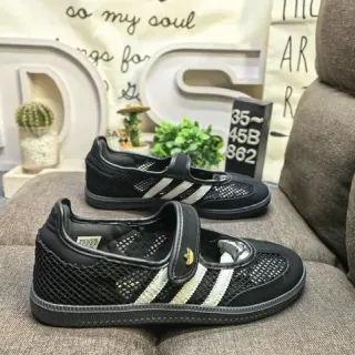 Adidas Samba Classic حذاء أسود وكريمي أسلوب حياة