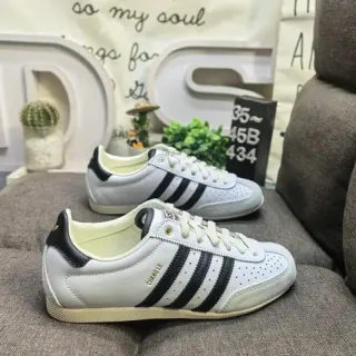 Adidas Samba OG 白色黑色穿孔生活方式运动鞋