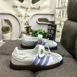Adidas Samba Blanc et Violet Chaussures Lifestyle