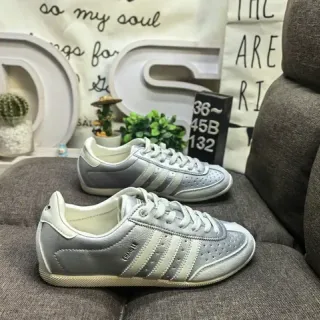 Adidas Argent Blanc Métallique Cuir Perforé Toebox Chaussures Lifestyle