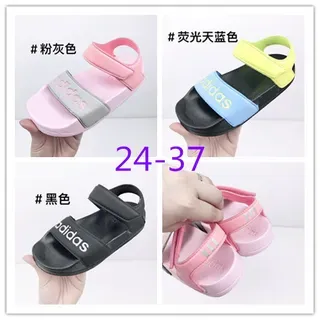 Adidas 粉灰色儿童休闲凉鞋