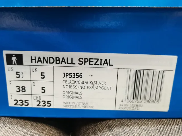 Adidas Spezial Zapatillas Lifestyle de Ante Negro y Plata 2