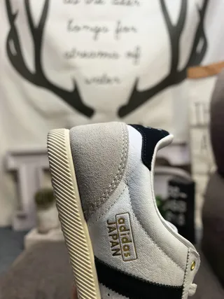 Adidas Spezial সাদা এবং কালো লাইফস্টাইল স্নিকার 4