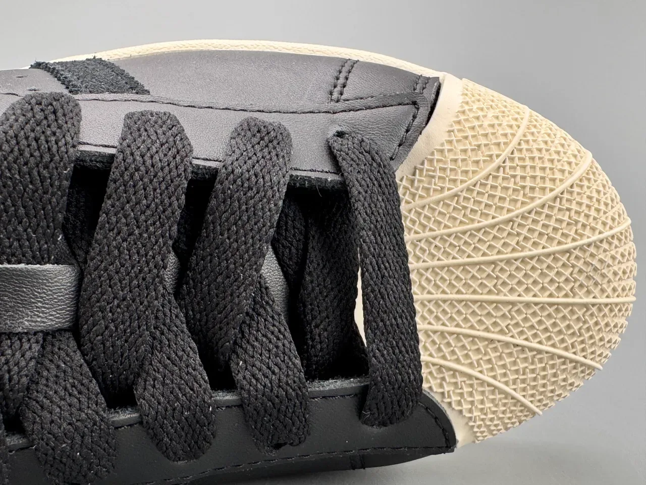 Adidas Superstar Tênis Lifestyle Preto e Creme 4