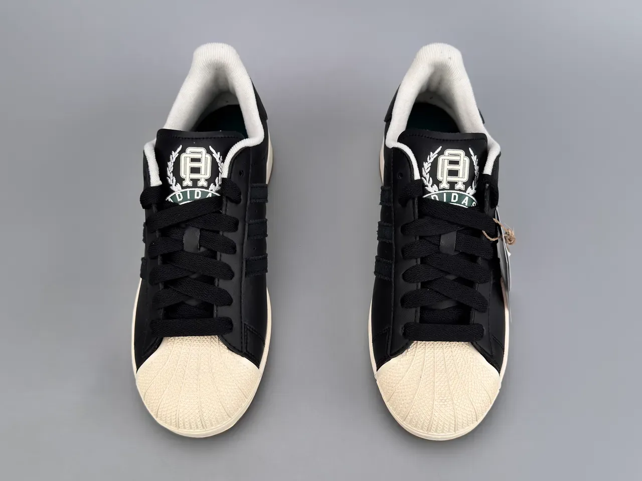 Adidas Superstar Tênis Lifestyle Preto e Creme 9
