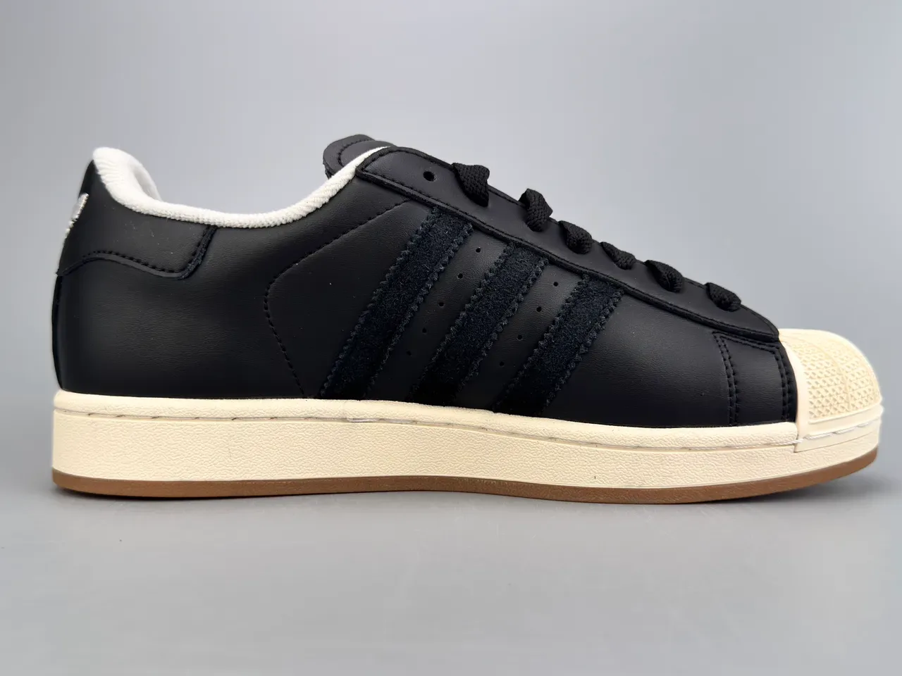 Adidas Superstar Tênis Lifestyle Preto e Creme 10