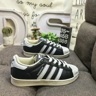 Adidas Superstar 黑白生活方式运动鞋