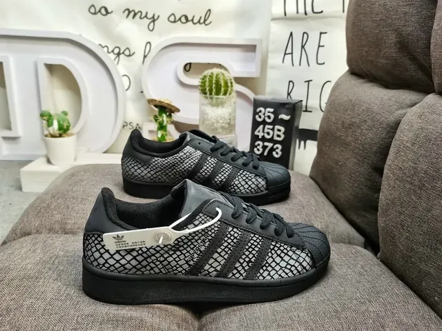 Adidas Superstar Camo-Print Off-White sneakers lifestyle 20