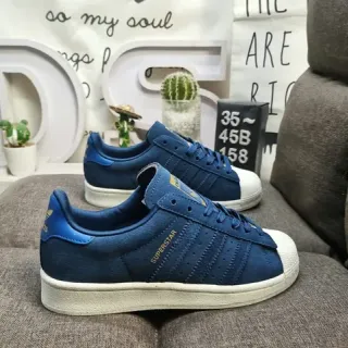 Adidas Superstar Navy 和 White 生活方式运动鞋
