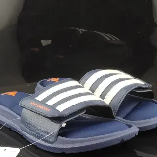 एडिडास सुपरस्टार नेवी और व्हाइट स्लाइड सैंडल