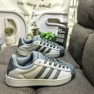 Adidas Superstar أوف وايت و Gray حذاء أسلوب حياة