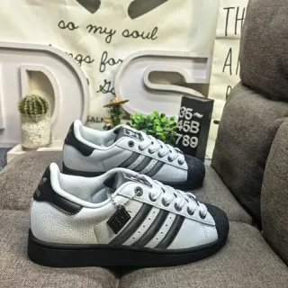 Adidas Superstar أحذية رياضية أبيض وأسود للستايل اليومي