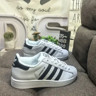 Adidas Superstar أحذية أسلوب حياة بيضاء وأسود