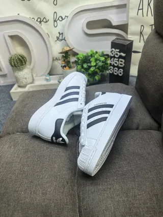 Adidas Superstar Tênis Lifestyle Branco e Preto 6