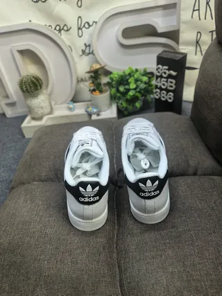 Adidas Superstar Tênis Lifestyle Branco e Preto 8