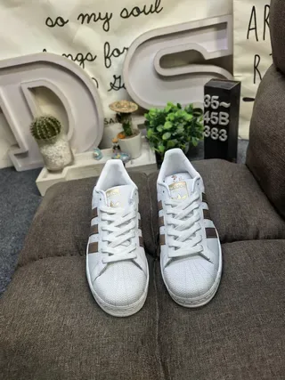 Adidas Superstar Branco e Rose-Gold Metálico Lifestyle Sneakers 10
