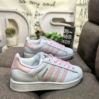 Adidas Superstar أحذية رياضية أبيض ووردي أسلوب حياة