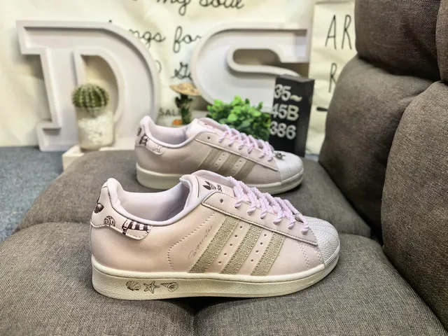 Adidas Superstar 白银金属生活休闲鞋 21