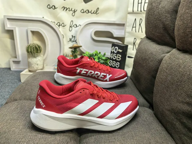 Adidas TERREX सफेद और काले दौड़ने के जूते 11