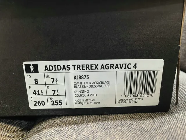 Adidas TERREX सफेद और काले दौड़ने के जूते 12