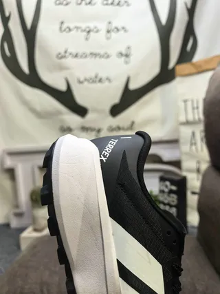 Adidas TERREX सफेद और काले दौड़ने के जूते 13