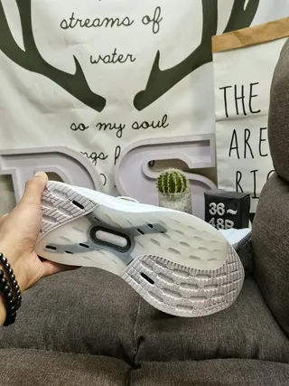 Adidas Ultraboost সাদা একরঙা রানিং শু 4