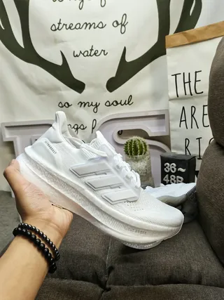 Adidas Ultraboost সাদা একরঙা রানিং শু 5